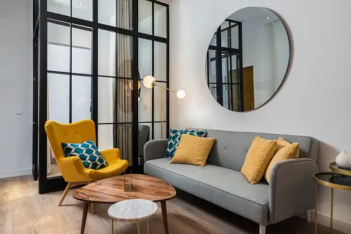 Utilisation de Miroirs pour Agrandir Visuellement l’Espace dans un Appartement