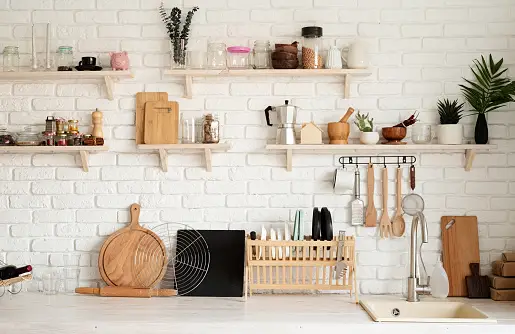 Équipements de Cuisine Indispensables pour les Locataires d’un Investissement Locatif Meublé