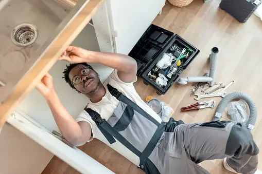 Solutions pour Résoudre les Problèmes de Plomberie Courants dans les Investissements Locatifs