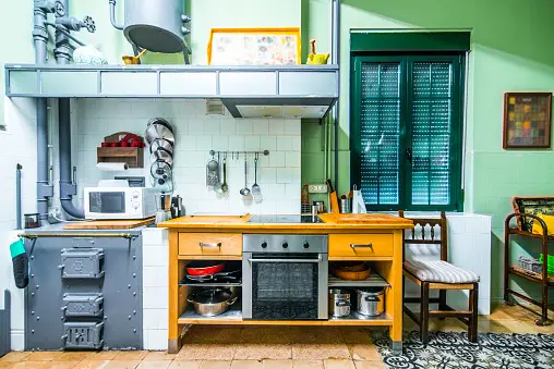 Guide pour Moderniser une Cuisine Obsolète dans un Investissement Locatif